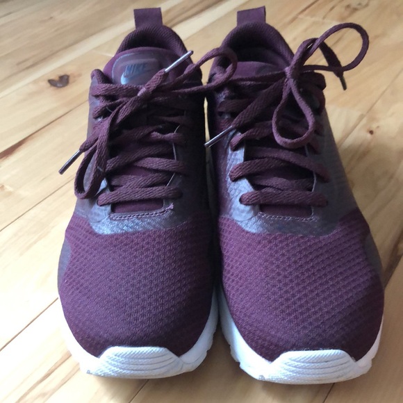 Maroon Nike Max Tavas - Picture 6 of 6